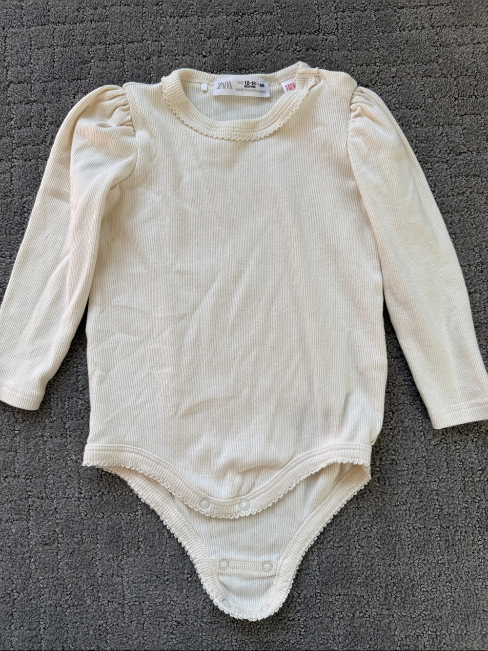 ZARA Cream Long-Sleeve Ribbed Baby Bodysuit with Scallop Trim